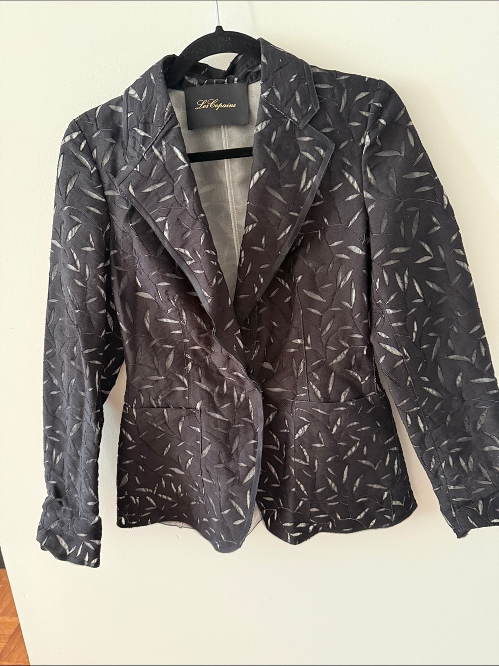 Les Copains Black Label Cut Out Leaf Pattern Jacket with 1 snap closure. Size 42